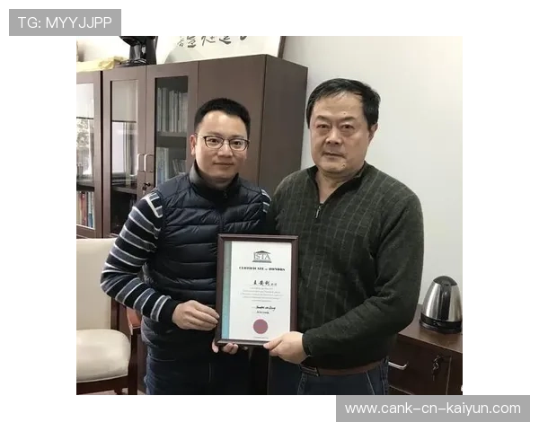 国际拳击裁判在执法中采用视频复核与医学顾问双重支持提升公正性 国际拳击裁判在执法中采用视频复核与医学顾问双重支持提升公正性